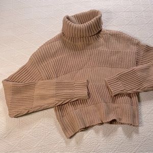 Tan beige cropped knitted turtleneck sweater! LA HEARTS